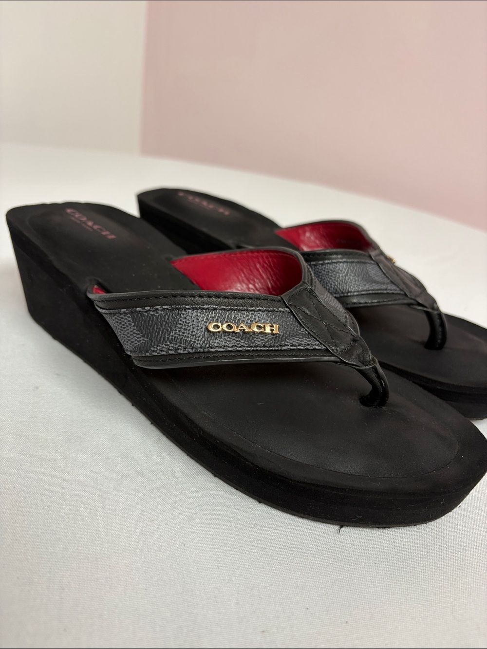Coach Jolen Signature Black Flip Flop Sandals Gold Logo Women’s Size 9